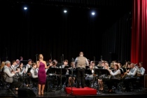 Izvrsten orkester, odlična pevka (Mandrač, 27. 3. 2025)